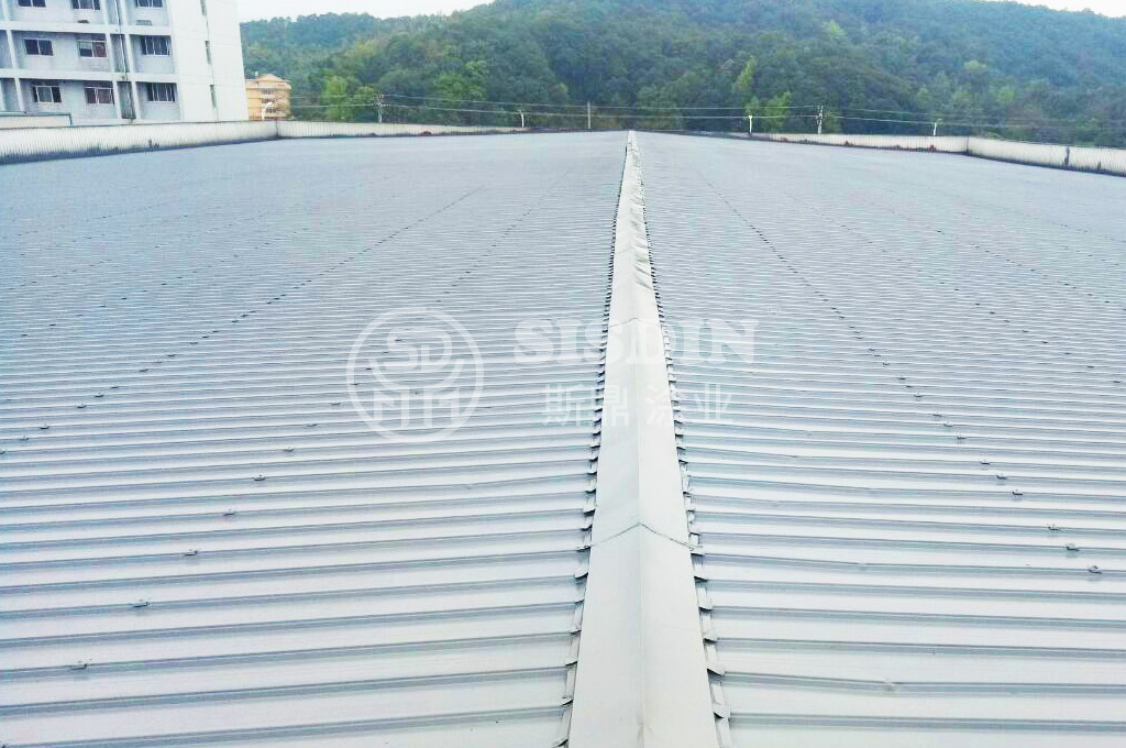 噴涂斯鼎高質量耐久型彩鋼瓦翻新專用漆后整體屋面效果